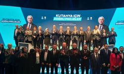 AK Parti'li Yenişehirlioğlu, Kütahya Belediye Başkan adayı Saraçoğlu'nun proje tanıtımında konuştu: