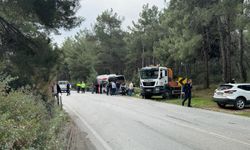 İzmir'de tırla belediye otobüsü çarpıştı; 1 ölü, 4 yaralı