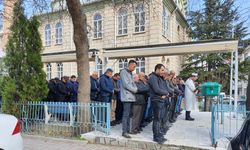 Camide kalp krizi geçirip ölen kişi aynı camideki törenle defnedildi