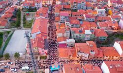 Uşak Belediyesi İlk İftar Yemeğini Dikilitaş'ta Verdi