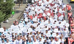 İzmir'de otizm farkındalığı için yürüyüş düzenlendi