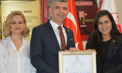 Soma Belediye Başkanı Sercan Okur, mazbatasını aldı