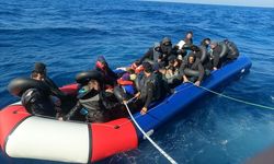 İzmir açıklarında 54 göçmen yakalandı