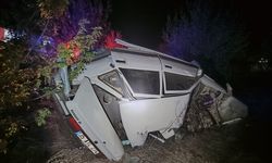Afyonkarahisar'da şarampole devrilen otomobildeki 1 kişi öldü, 2 kişi yaralandı