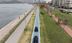 İzmir'de sahil bandında ATV'li polisler görev yapıyor