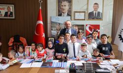 Uşak Belediye Başkanı Özkan Yalım, 23 Nisan'da Koltuğunu Çocuklara Devretti