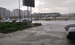 Uşak'ta aniden bastıran yağmur hayatı olumsuz etkiledi