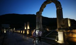 Efes Antik Kenti'nde yıldızlar altında tarih yolculuğu başladı