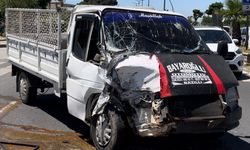 Nazilli'de tırla kamyonetin çarpıştığı kazada baba ve iki çocuğu yaralandı