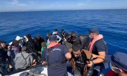 İzmir açıklarında 21 düzensiz göçmen kurtarıldı, 45 göçmen yakalandı