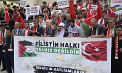 Kütahya Dumlupınar Üniversitesi öğrencileri Filistin’e destek için oturma eylemi düzenledi