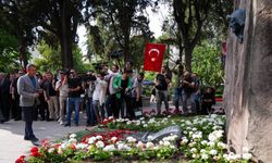 CHP Genel Başkanı Özel, Zübeyde Hanım'ın anıt mezarını ziyaret etti