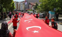 Uşak'ta Belediyesi Gençlik Festivali, yürüyüşle başladı
