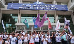 İzmir Büyükşehir Belediyesinde iş bırakan memurlar eylemlerini sürdürdü