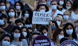 İzmir'de kadınlar, kadın cinayetlerini protesto etti