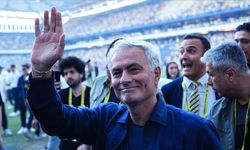 Jose Mourinho resmen Fenerbahçe'de