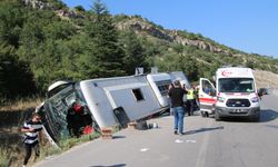 Kütahya'da yolcu otobüsü şarampole devrildi, 5 yaralı