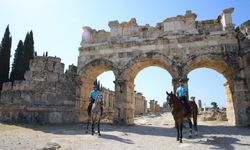 Pamukkale'de "Hazal" ve "Yankı"lı jandarma devriyesi görev başında