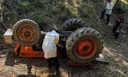 Kütahya'da traktör devrildi, sürücü öldü