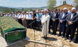 Erbaş, vefat eden özel kalem müdürünün dedesinin cenaze namazını kıldırdı