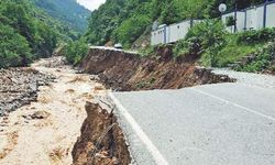 Kütahya'da heyelanın taşırdığı göl nedeniyle kapanan yolun ulaşıma açılması için çalışma başlatılacak