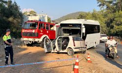 Bodrum'da midibüsle çarpışan otomobildeki 1 kişi öldü, 1 kişi yaralandı