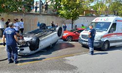 Manisa'da park halindeki araca çarpan otomobil takla attı