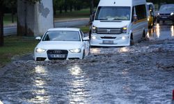 İzmir'de sağanak etkili oldu