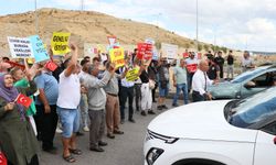 İzmir'de kentsel dönüşüm projesi hak sahipleri yol keserek eylem yaptı