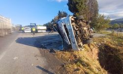 Manisa'da tırın çarptığı midibüsün devrilmesi araç kamerasınca görüntülendi