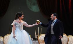 İzmir Devlet Opera ve Balesi "La Traviata" operasıyla seyirciyi selamlayacak