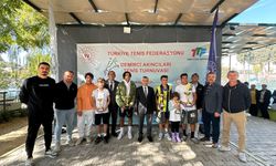 Demirci'deki tenis turnuvası sona erdi