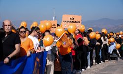 Lösemi farkındalığı kapsamında İzmir'de turuncu yürüyüş düzenlendi