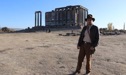 Aizanoi'nin "Indiana Jones"u turistlere antik kenti tanıtıyor