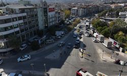 İzmir'de 152 yıllık demir yolunun beton dökülerek kapatılmasına tepki