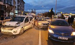 Afyonkarahisar'da zincirleme trafik kazasında 7 kişi yaralandı