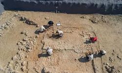 İzmir'deki söyleşide Yeşilova Höyüğü kazıları anlatıldı