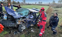 Muğla'da minibüsle otomobilin çarpıştı, 3 kişi yaralandı