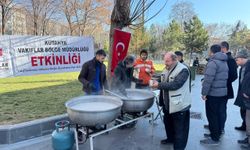 Afyonkarahisar'da vatandaşlara salep ikramı yapıldı