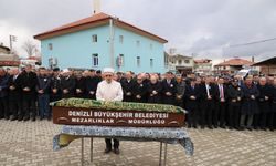 Denizli'de traktörün devrilmesi sonucu ölen sürücü defnedildi