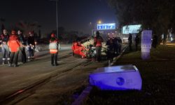 İzmir'de 3 otomobilin karıştığı kazada 2 kişi yaralandı