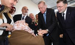 Cumhurbaşkanı Erdoğan, İzmir'de 102 yaşındaki Gülsüm Sakallı ile görüştü