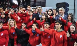 Milli atıcı Yusuf Dikeç, Kütahya'da sporculara malzeme dağıtım törenine katıldı