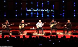 Musa Eroğlu, İzmir'de konser verdi