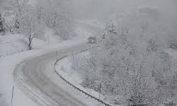 Kütahya'da olumsuz hava ve buzlanma ulaşımı aksatıyor