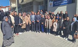 Manisa'da AK Parti'ye katılanlara rozet takıldı