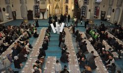 Kütahya'da hurma, su, ayran ve simitle "Ümmet İftarı" programı düzenlendi