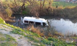 Manisa'da işçi servisi dereye devrildi; 8 kişi yaralandı !