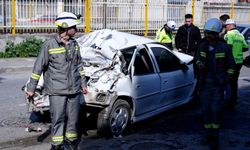 İzmir'de bir araç park halindeki 5 araca çarptı!