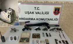 Uşak'ta oto koltuk kılıfında denediği ruhsatsız silahları satan 1 kişi tutuklandı